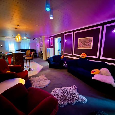 Bookeinfach Bad Ems - Private - Sauna Jacuzzi Whirlpool Swimmingpool Alahna Sup Beachvolleyball Billiards Ping Pong Cinema Theater Music Disco Ball Bbq Und Parkplaetze Eksteriør bilde