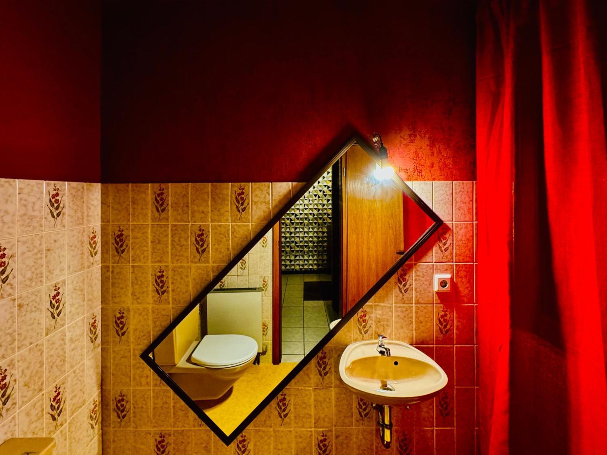 Bookeinfach Bad Ems - Private - Sauna Jacuzzi Whirlpool Swimmingpool Alahna Sup Beachvolleyball Billiards Ping Pong Cinema Theater Music Disco Ball Bbq Und Parkplaetze Eksteriør bilde