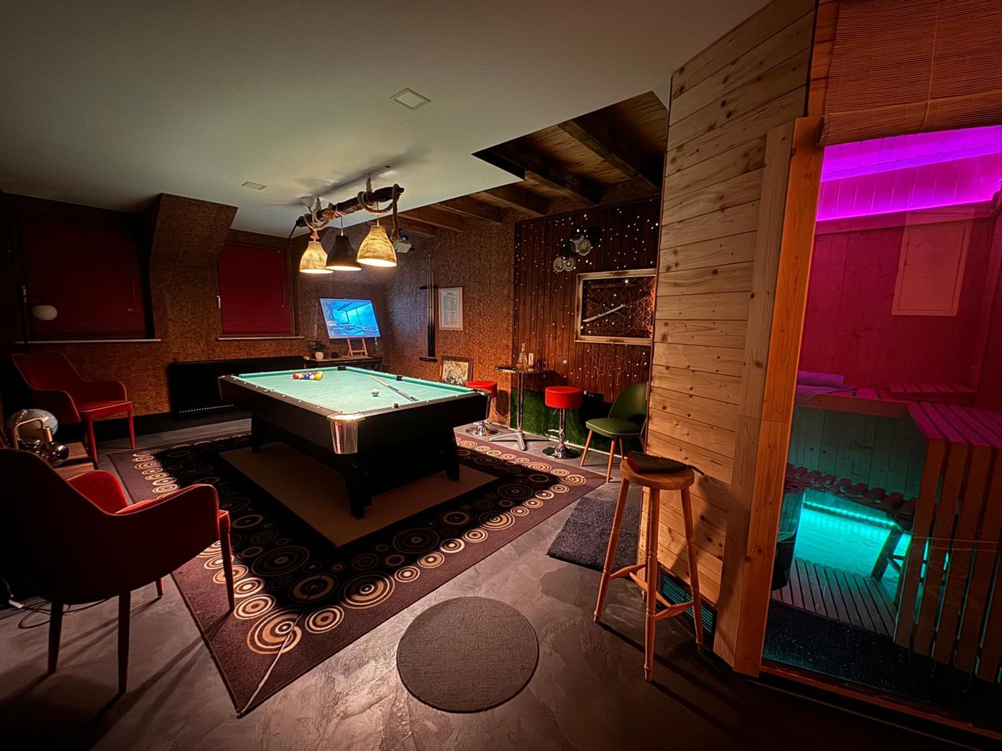 Bookeinfach Bad Ems - Private - Sauna Jacuzzi Whirlpool Swimmingpool Alahna Sup Beachvolleyball Billiards Ping Pong Cinema Theater Music Disco Ball Bbq Und Parkplaetze Eksteriør bilde