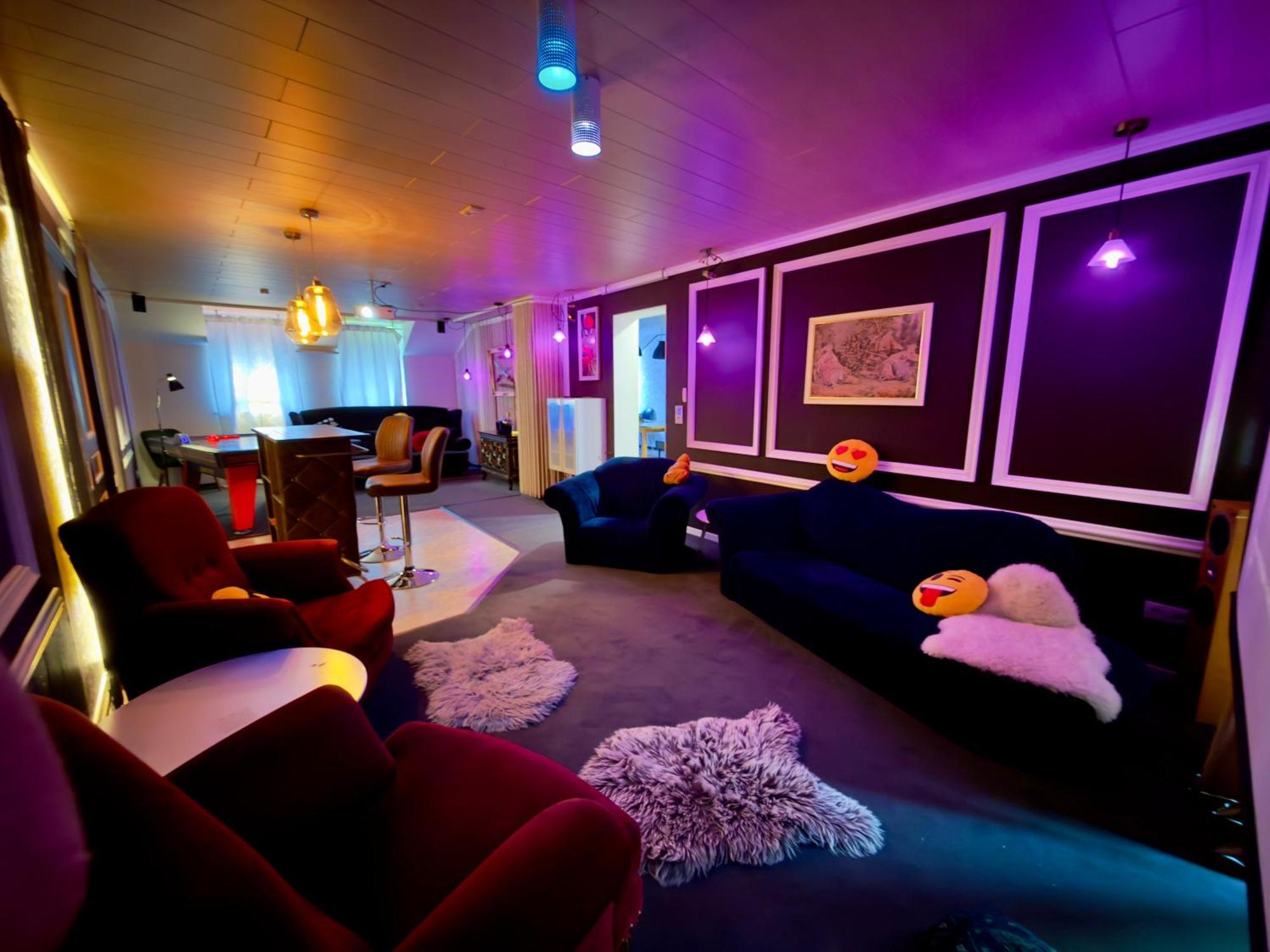 Bookeinfach Bad Ems - Private - Sauna Jacuzzi Whirlpool Swimmingpool Alahna Sup Beachvolleyball Billiards Ping Pong Cinema Theater Music Disco Ball Bbq Und Parkplaetze Eksteriør bilde