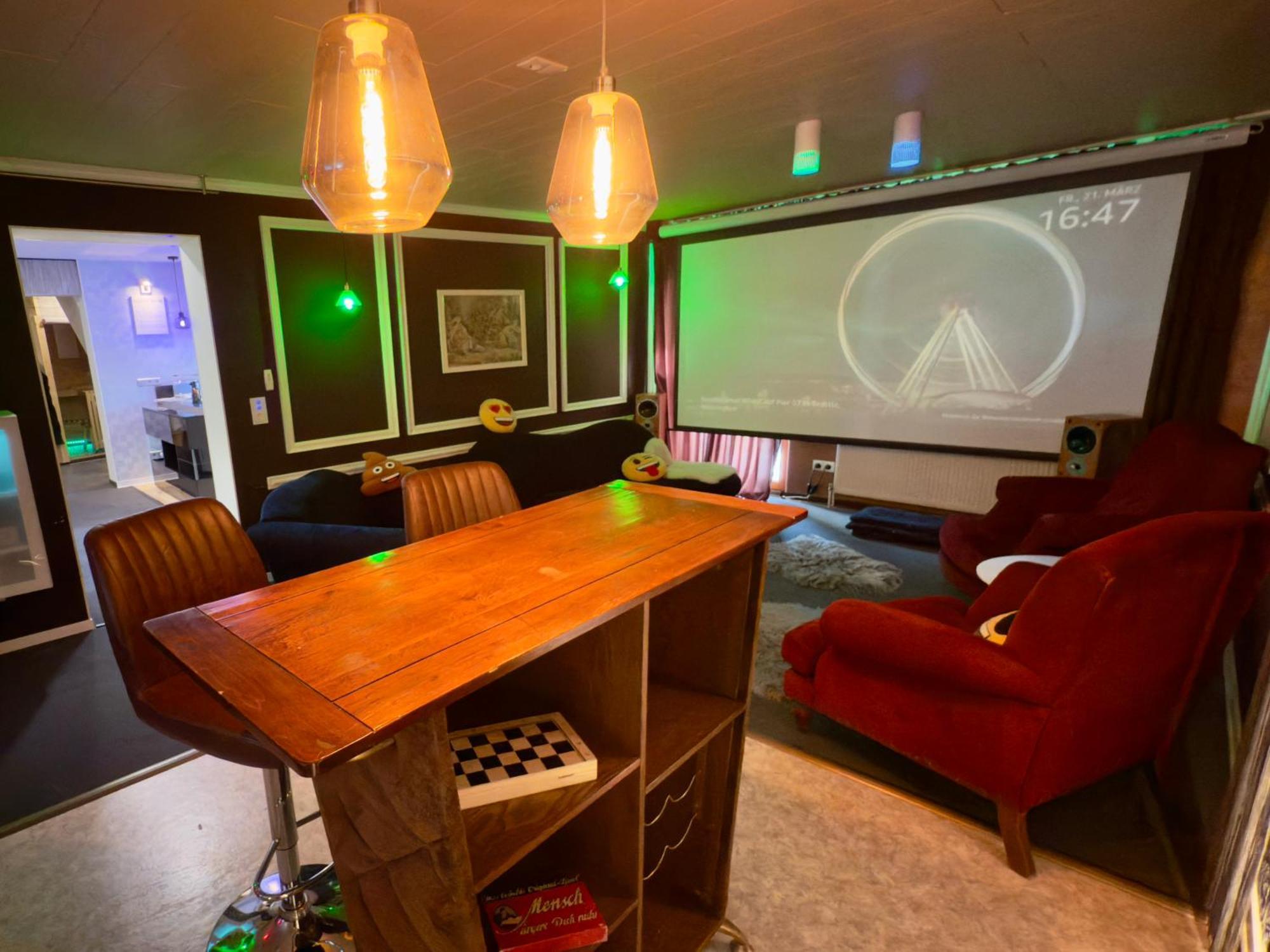 Bookeinfach Bad Ems - Private - Sauna Jacuzzi Whirlpool Swimmingpool Alahna Sup Beachvolleyball Billiards Ping Pong Cinema Theater Music Disco Ball Bbq Und Parkplaetze Rom bilde