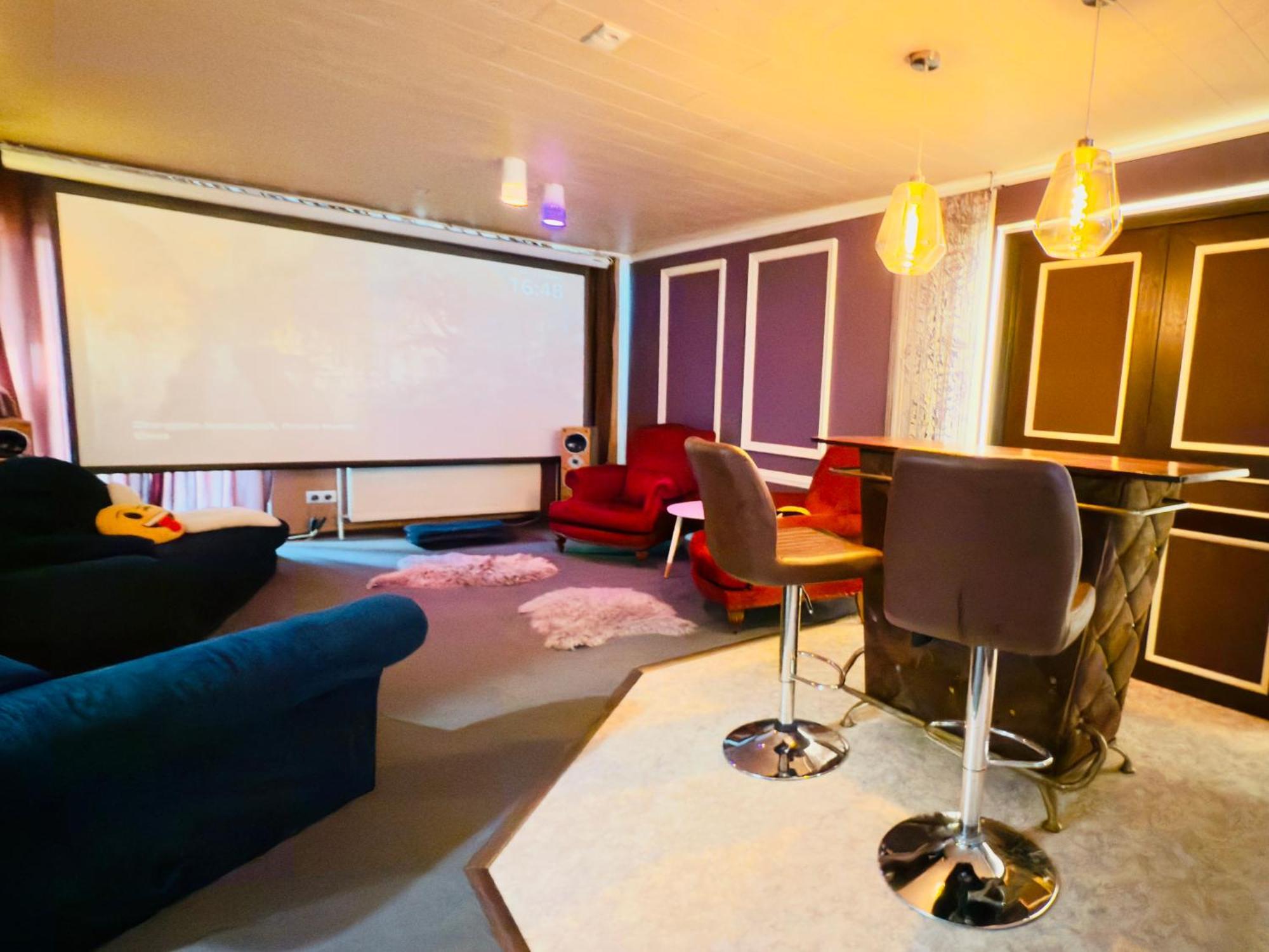 Bookeinfach Bad Ems - Private - Sauna Jacuzzi Whirlpool Swimmingpool Alahna Sup Beachvolleyball Billiards Ping Pong Cinema Theater Music Disco Ball Bbq Und Parkplaetze Rom bilde